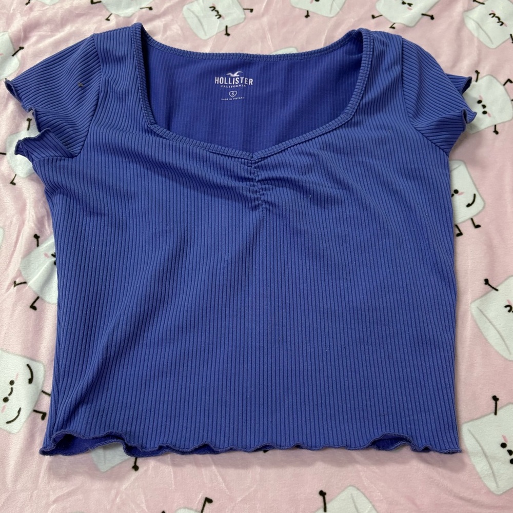 Women’s Hollister Cropped Tee